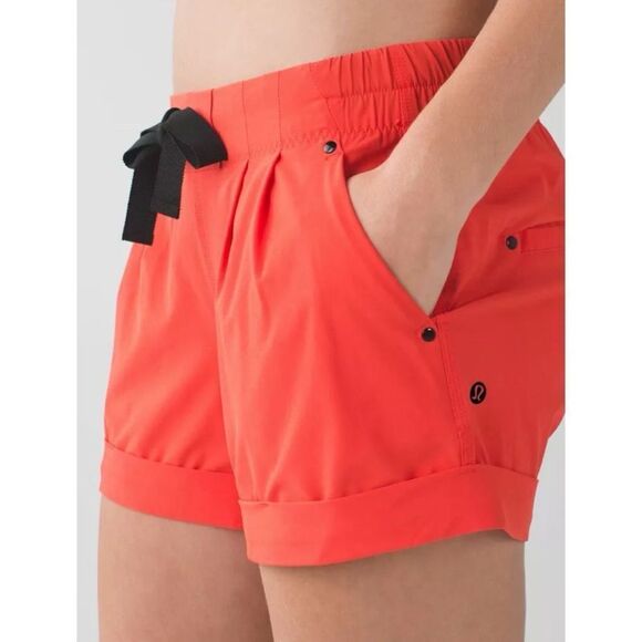 Lululemon Spring Break Away Short Size 6 Alarming Red - Picture 2 of 8
